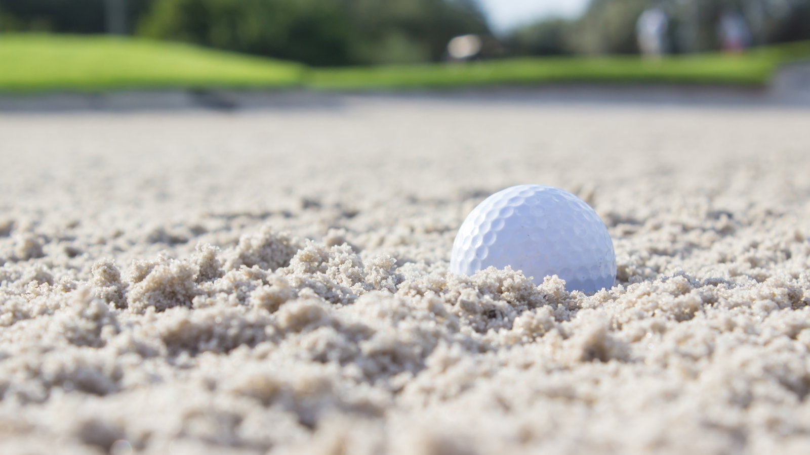 How many penalty strokes for this rule-breaking bunker incident?